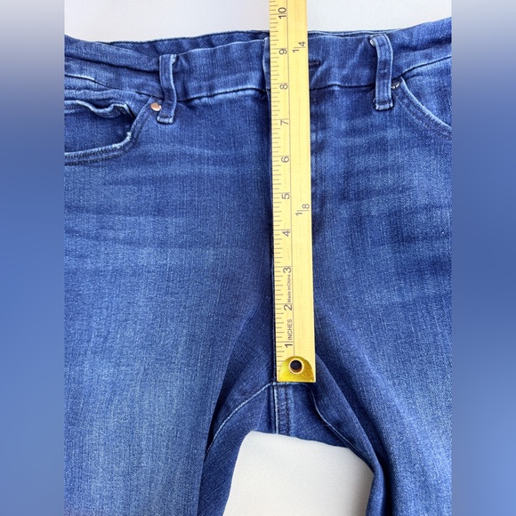 Express 70s Flare Mid Rise Ultra‎ Hyper Stretch- Conscious Edit Med 6/8/10 Short - Picture 11 of 13